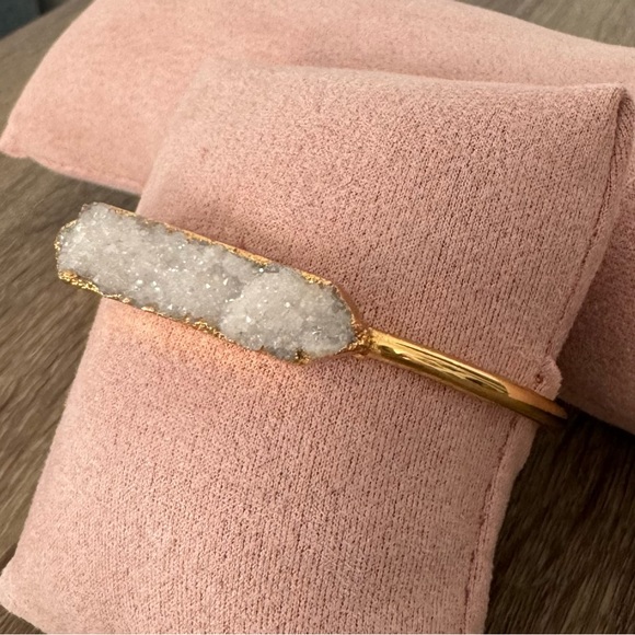 Raw White Druzy Quartz Cuff Bracelet Adjustable Gold Plated Titanium LIKE NEW - Picture 5 of 11